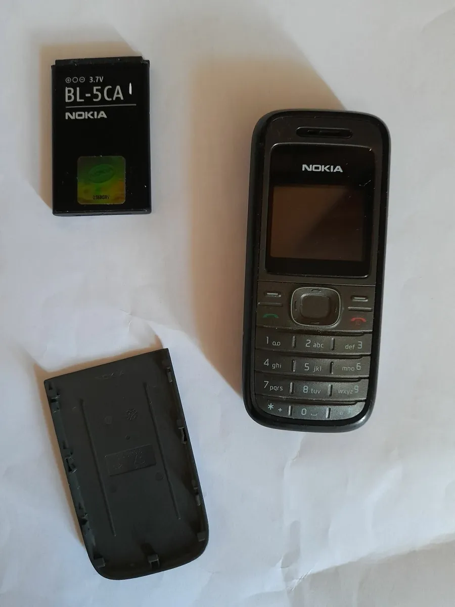 £50 Joblot. 2 Old Unlocked Nokia Phones + Charger - Image 1