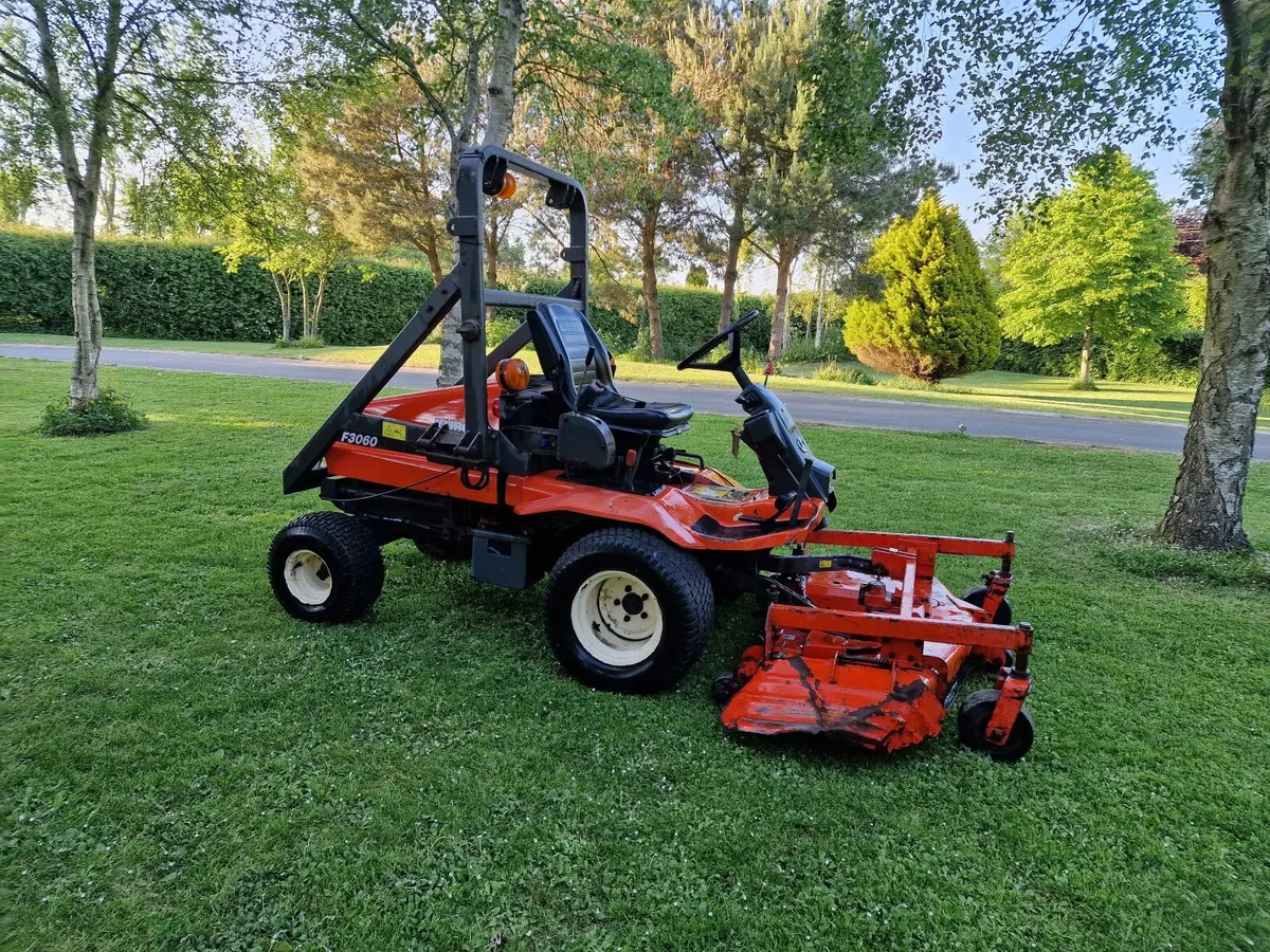 Kubota F3060 ride on mower lawnmower - Image 4