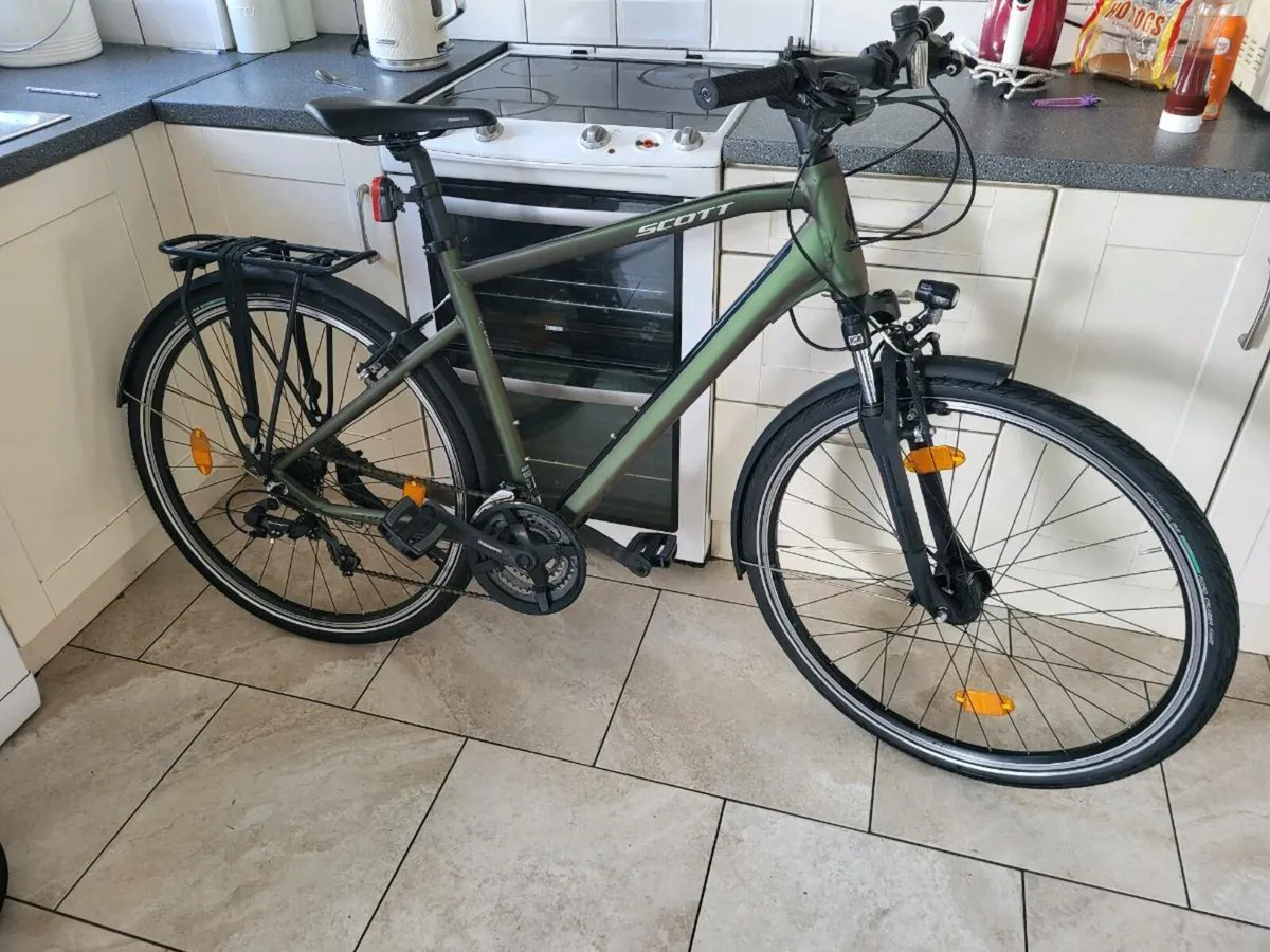 Bike lovley Scott sub 40 hybrid bike - Image 1