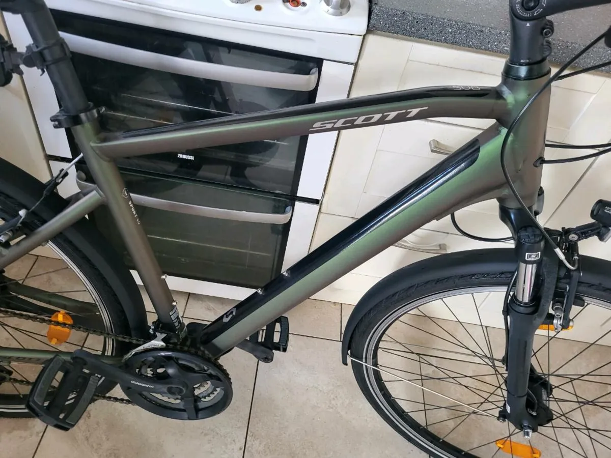 Bike lovley Scott sub 40 hybrid bike - Image 2