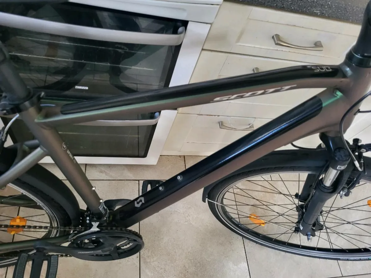 Bike lovley Scott sub 40 hybrid bike - Image 4