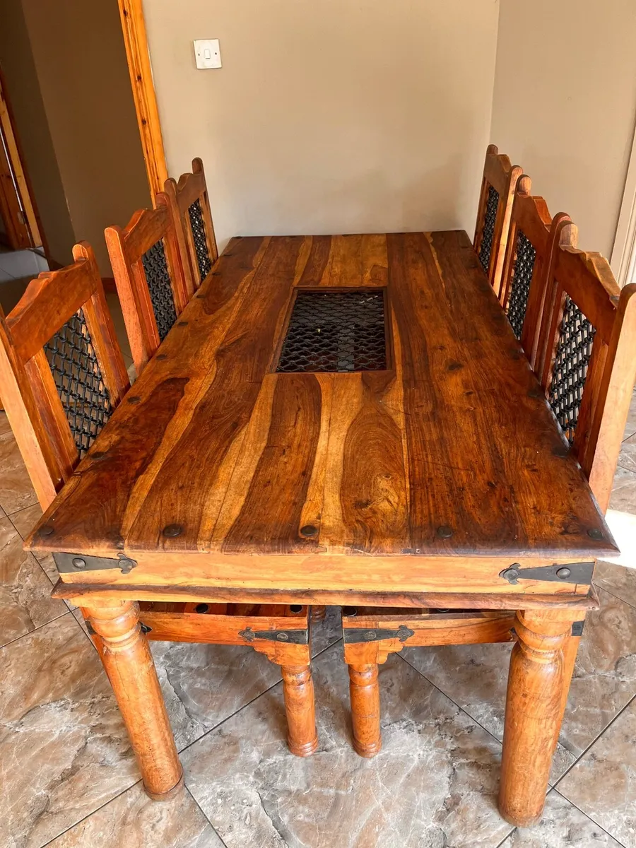 Kitchen table and chairs - Image 1