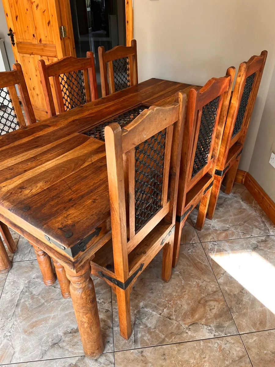 Kitchen table and chairs - Image 2