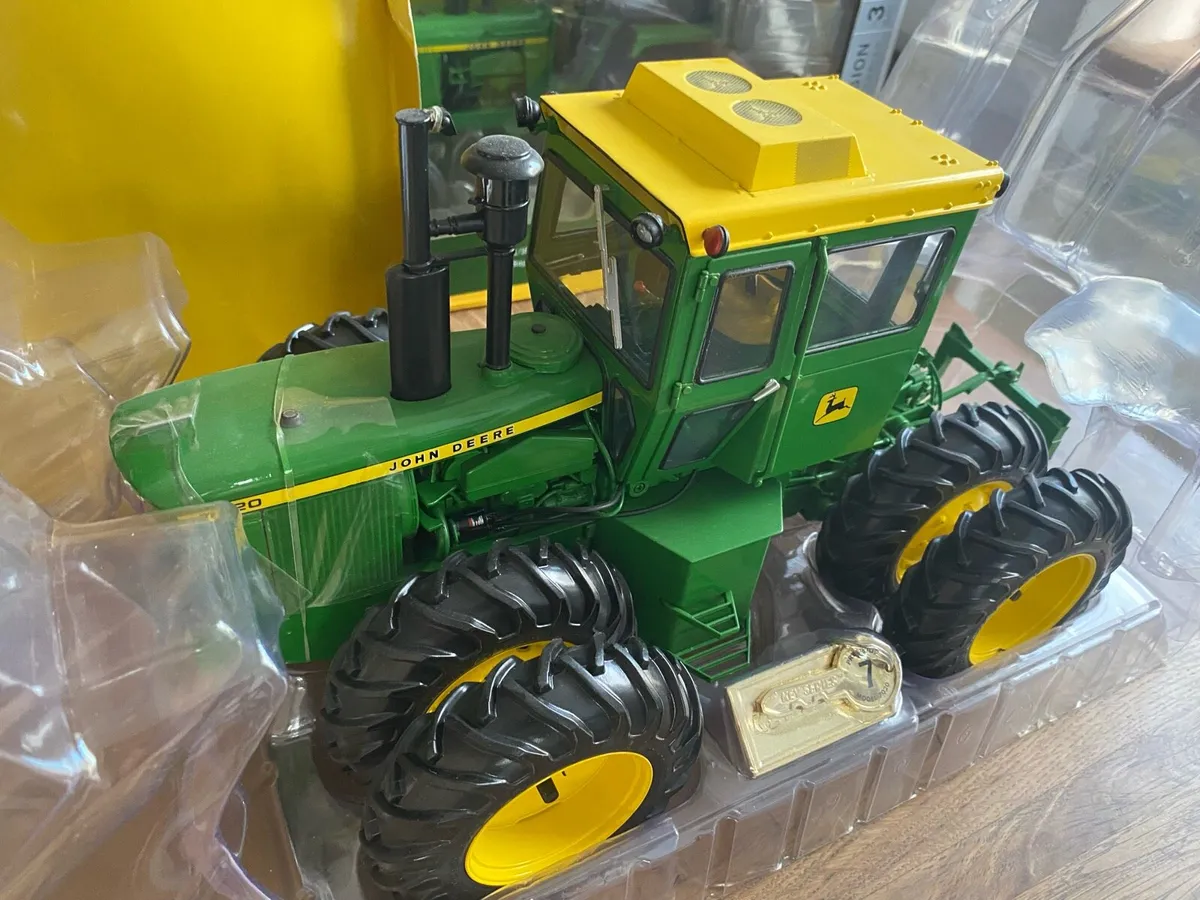 John Deere 7020 4wd tractor 1:16 scale - Image 1