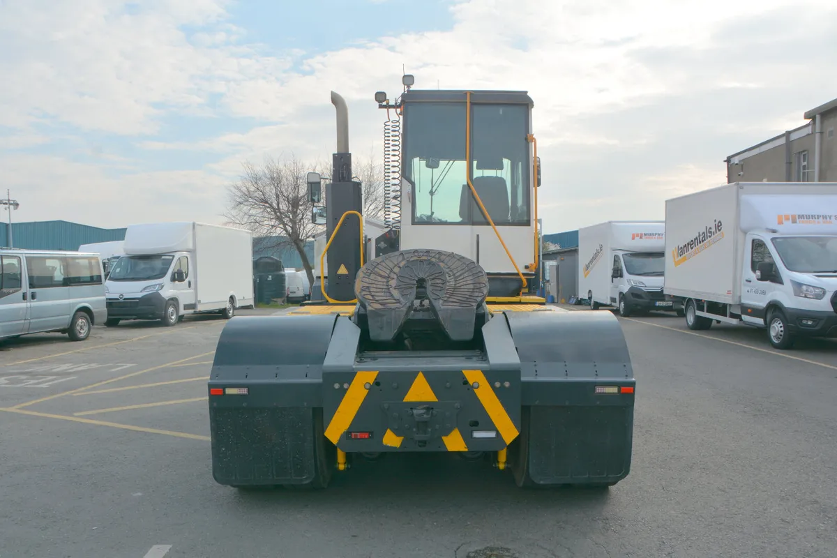 Kalmar T2 Yard Shunter - The Trailer Mover - Image 4