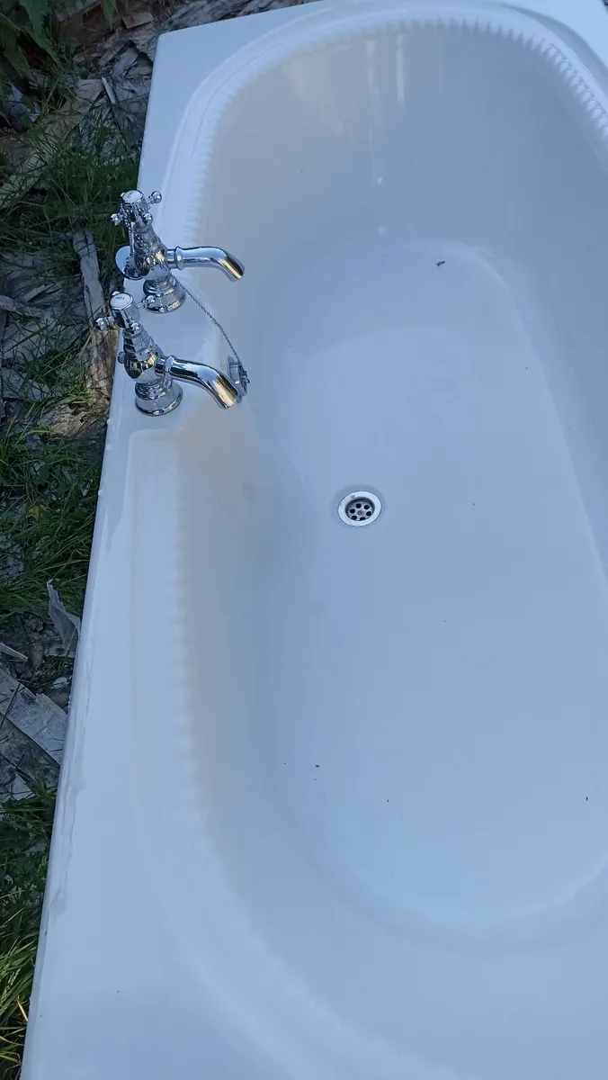 Bath & WHB - Image 1