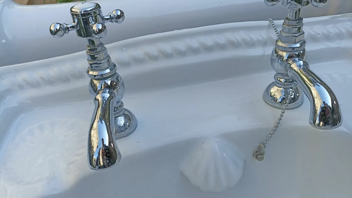 Bath & WHB - Image 4