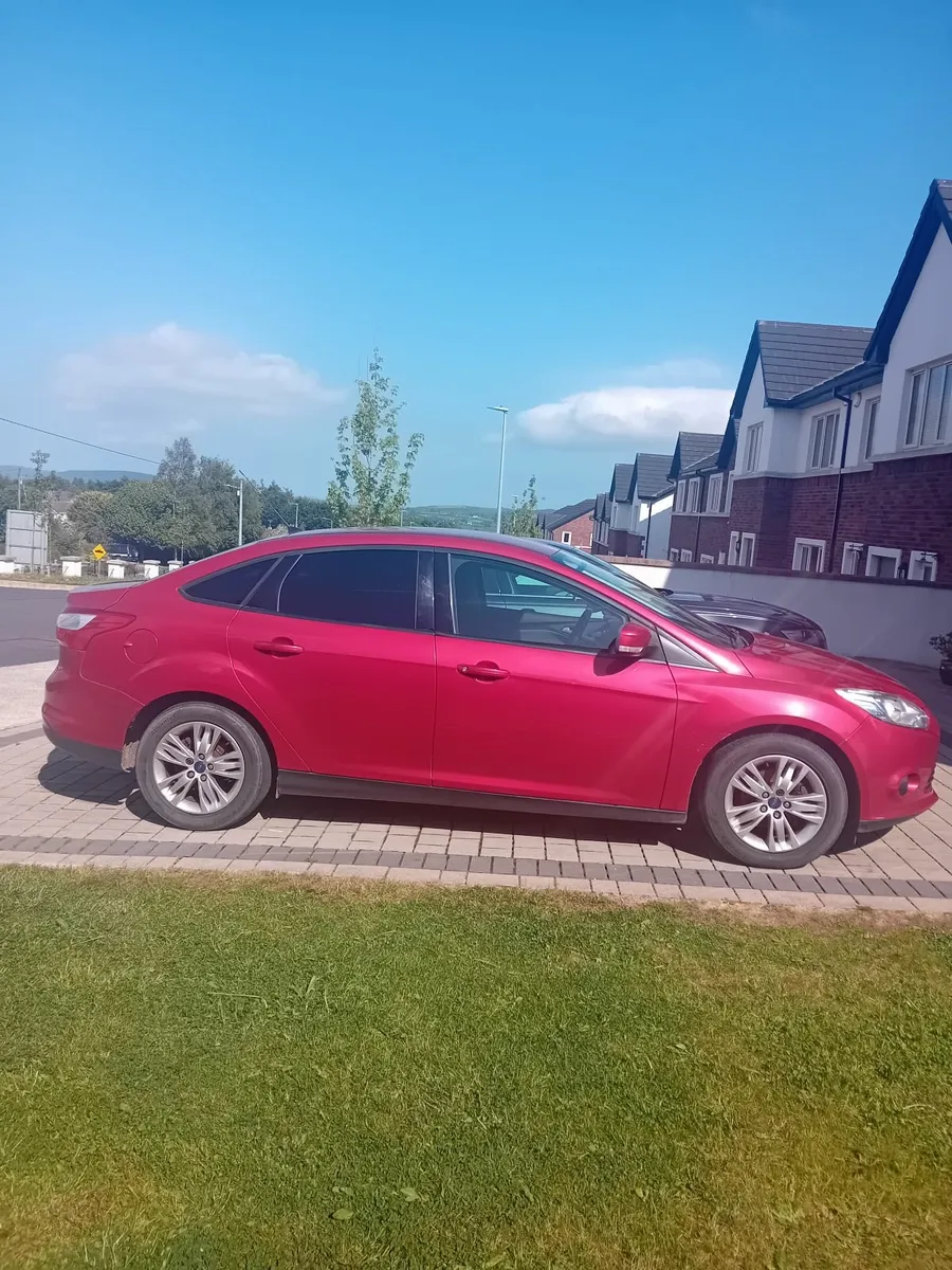 Ford Focus Saloon - Image 1