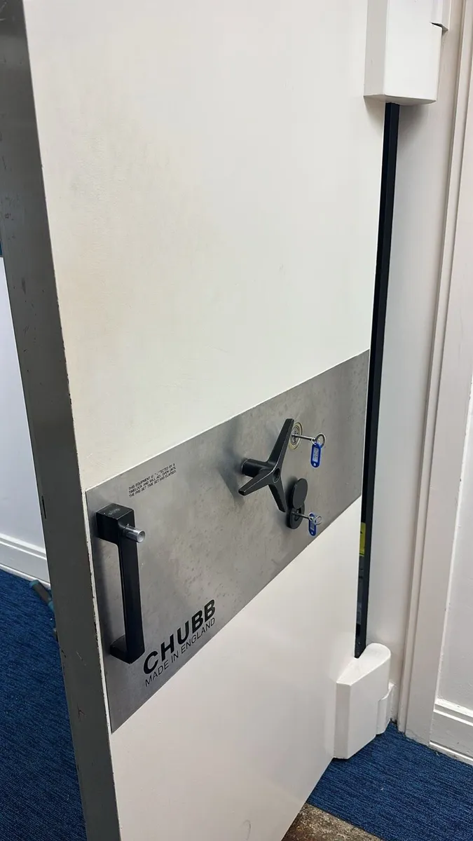 Bank vault Safe door and bank drop safe - Image 1