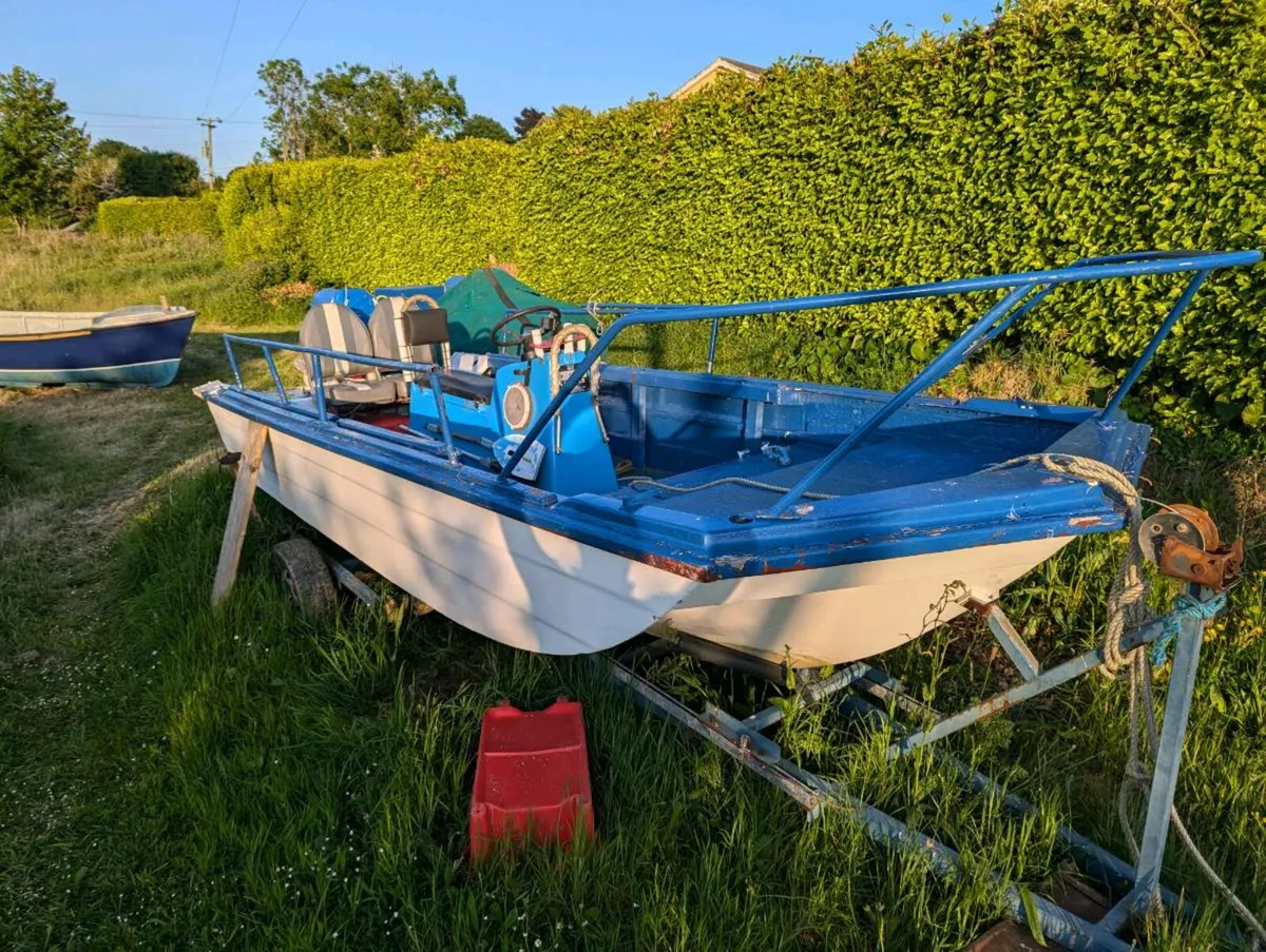 17' Dory - Image 1