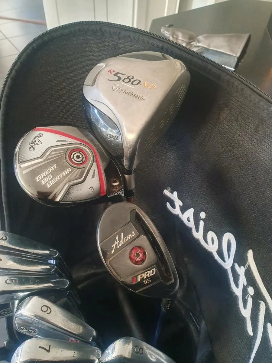 SET OF GOLF CLUBS - Image 1