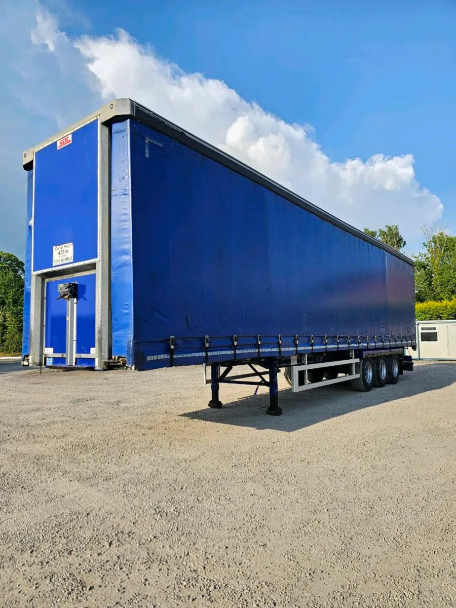 2014 SDC CURTAINSIDER - Image 1