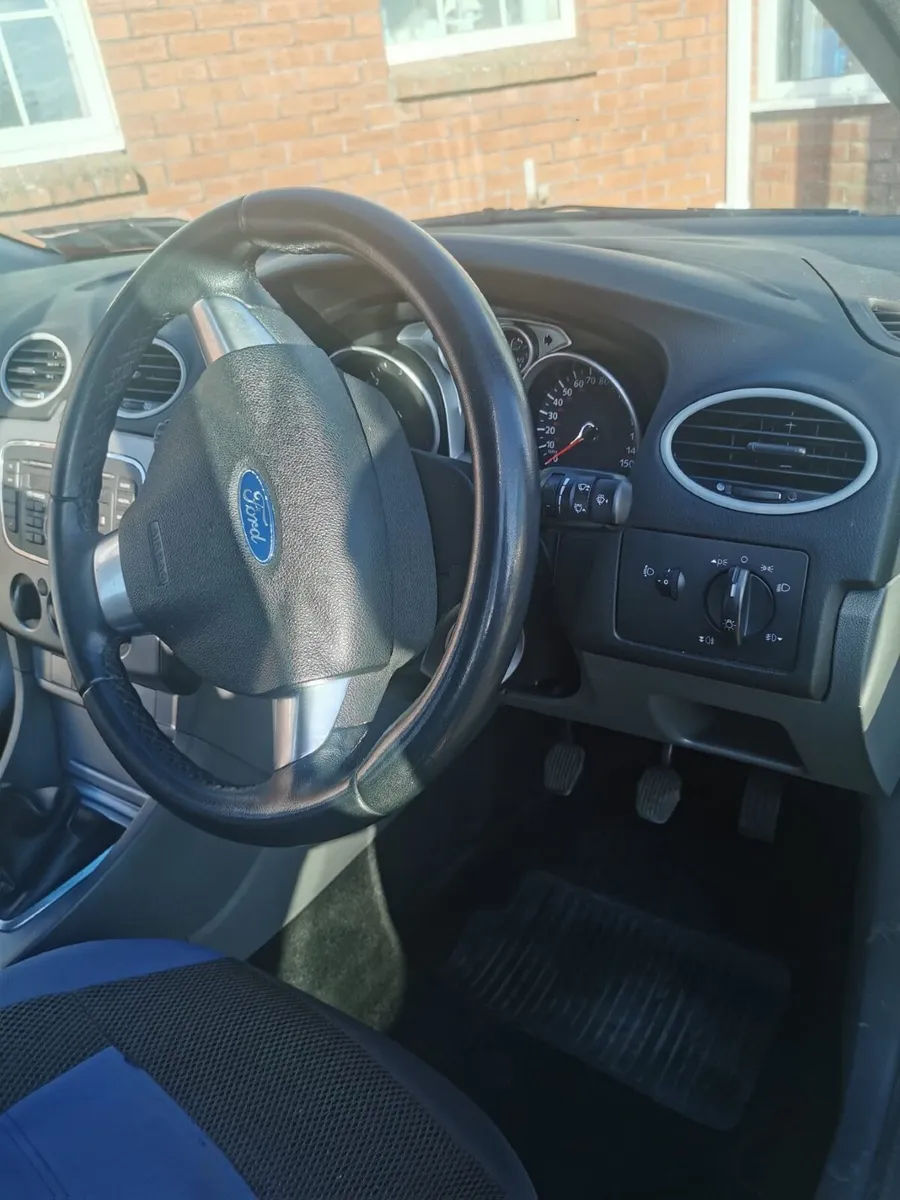 Ford Focus 2010 - Image 3