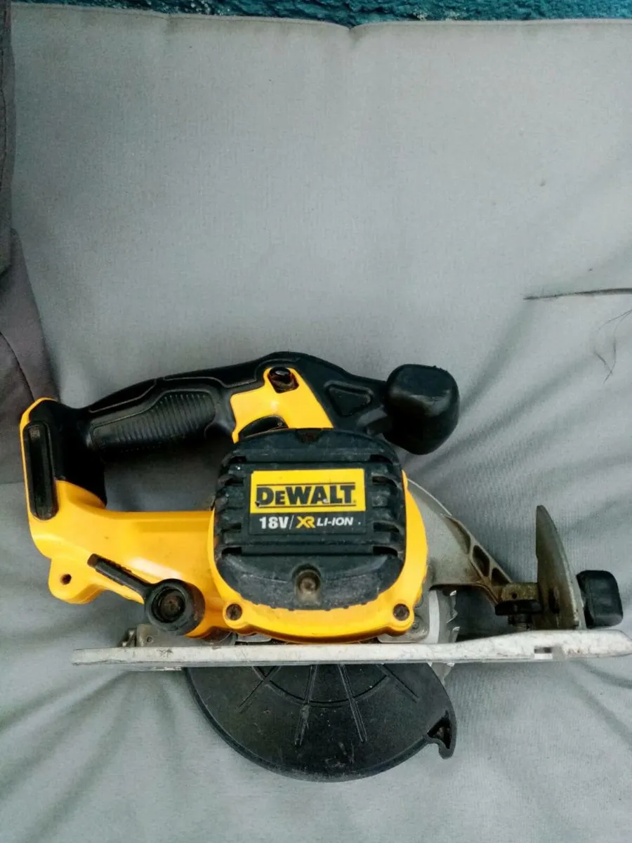Dewalt 18v XR LI-ION Battery Circular Saw - Image 3