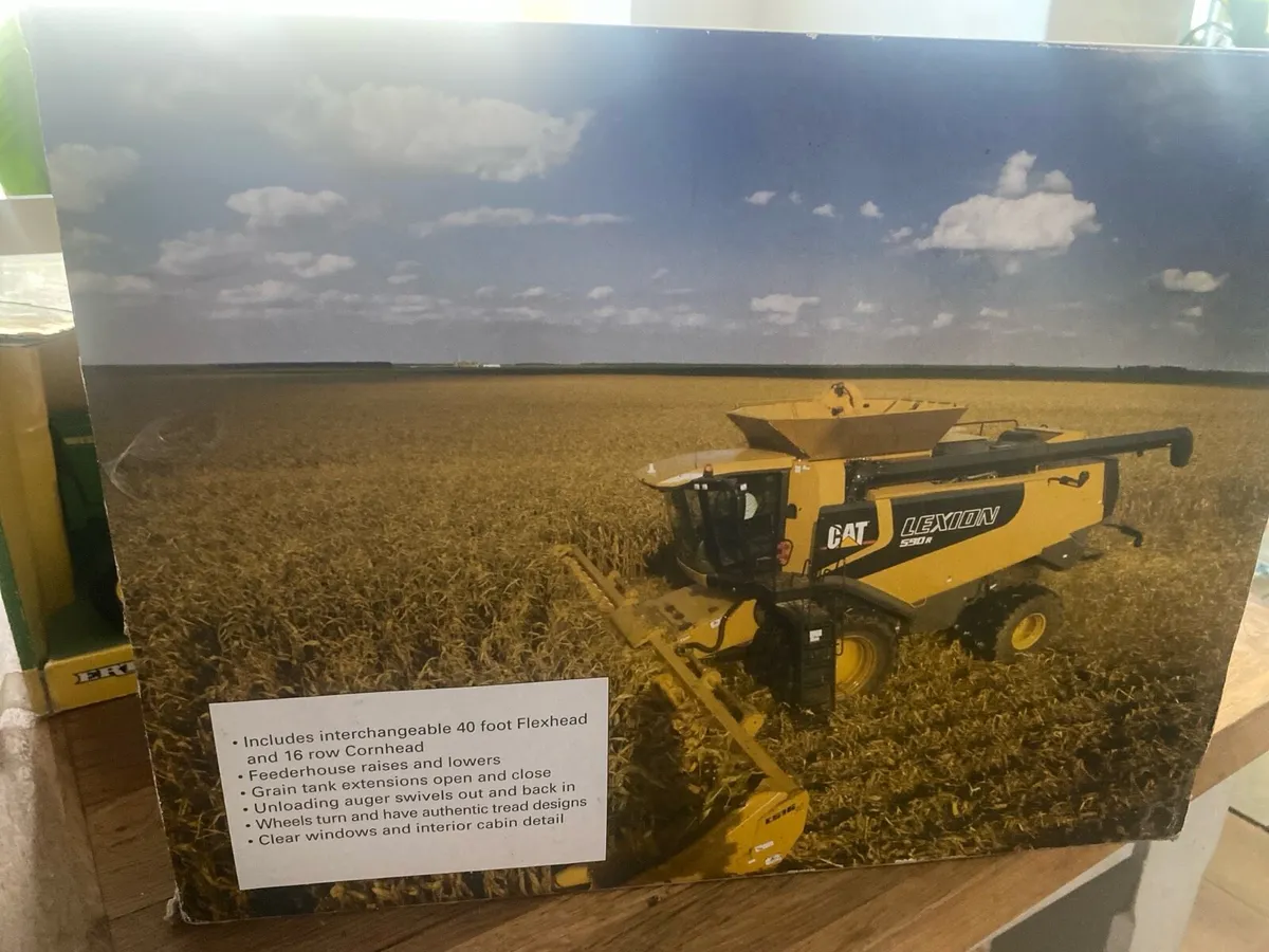 Caterpillar lexion 590r 1:32 scale model - Image 2