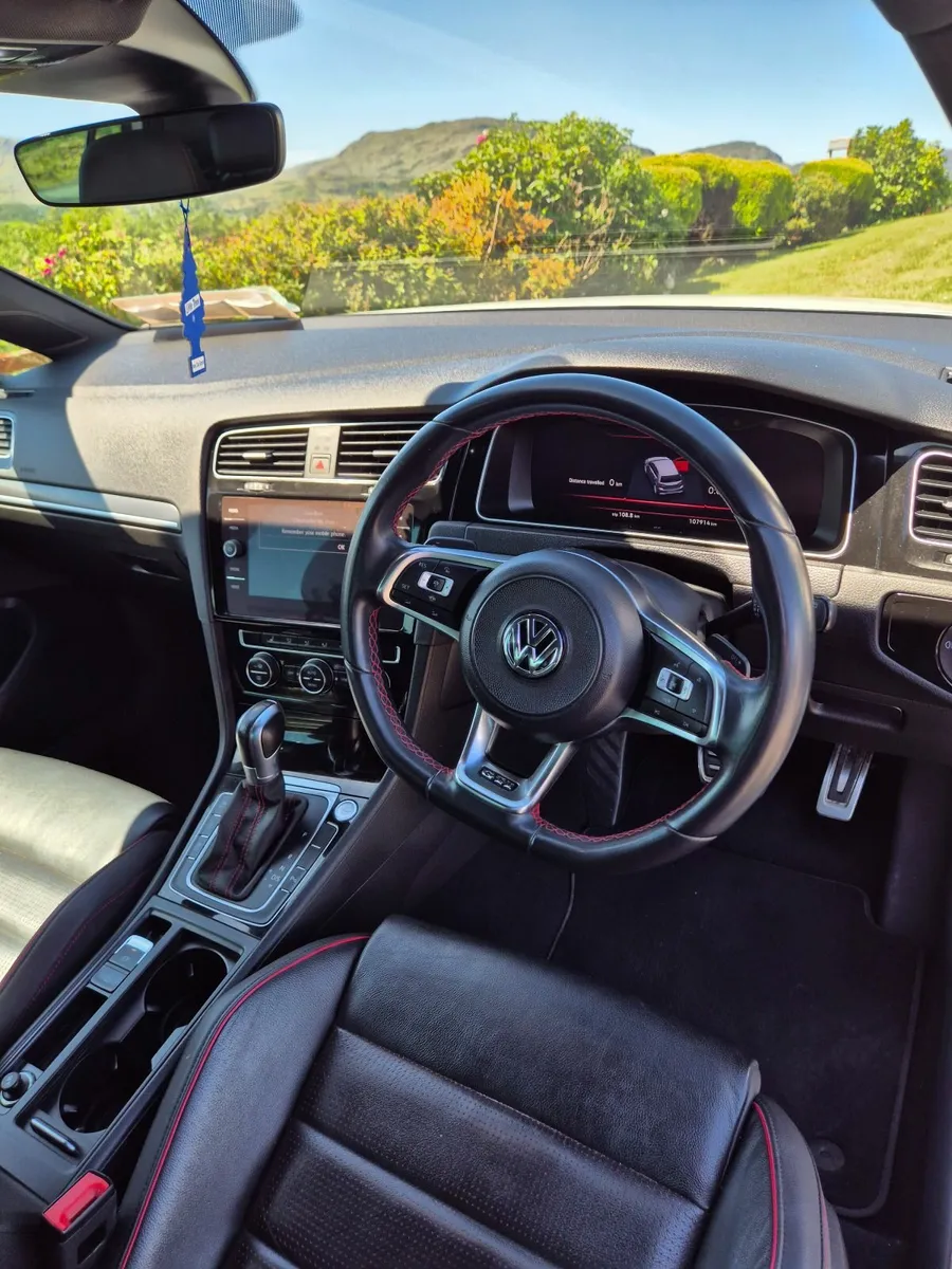 Volkswagen Golf 2.0 GTI Performance, DSG, 245bhp - Image 2