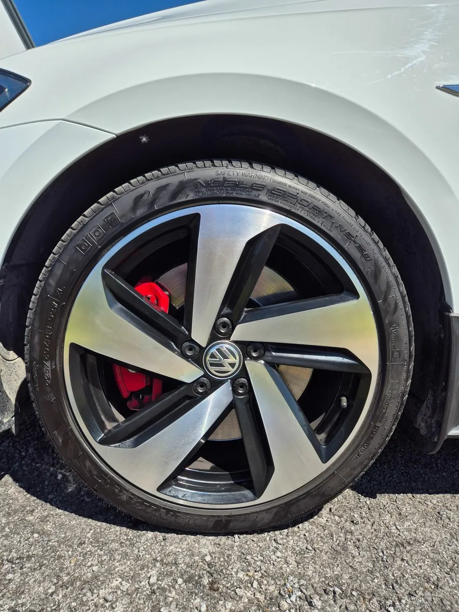 Volkswagen Golf 2.0 GTI Performance, DSG, 245bhp - Image 3