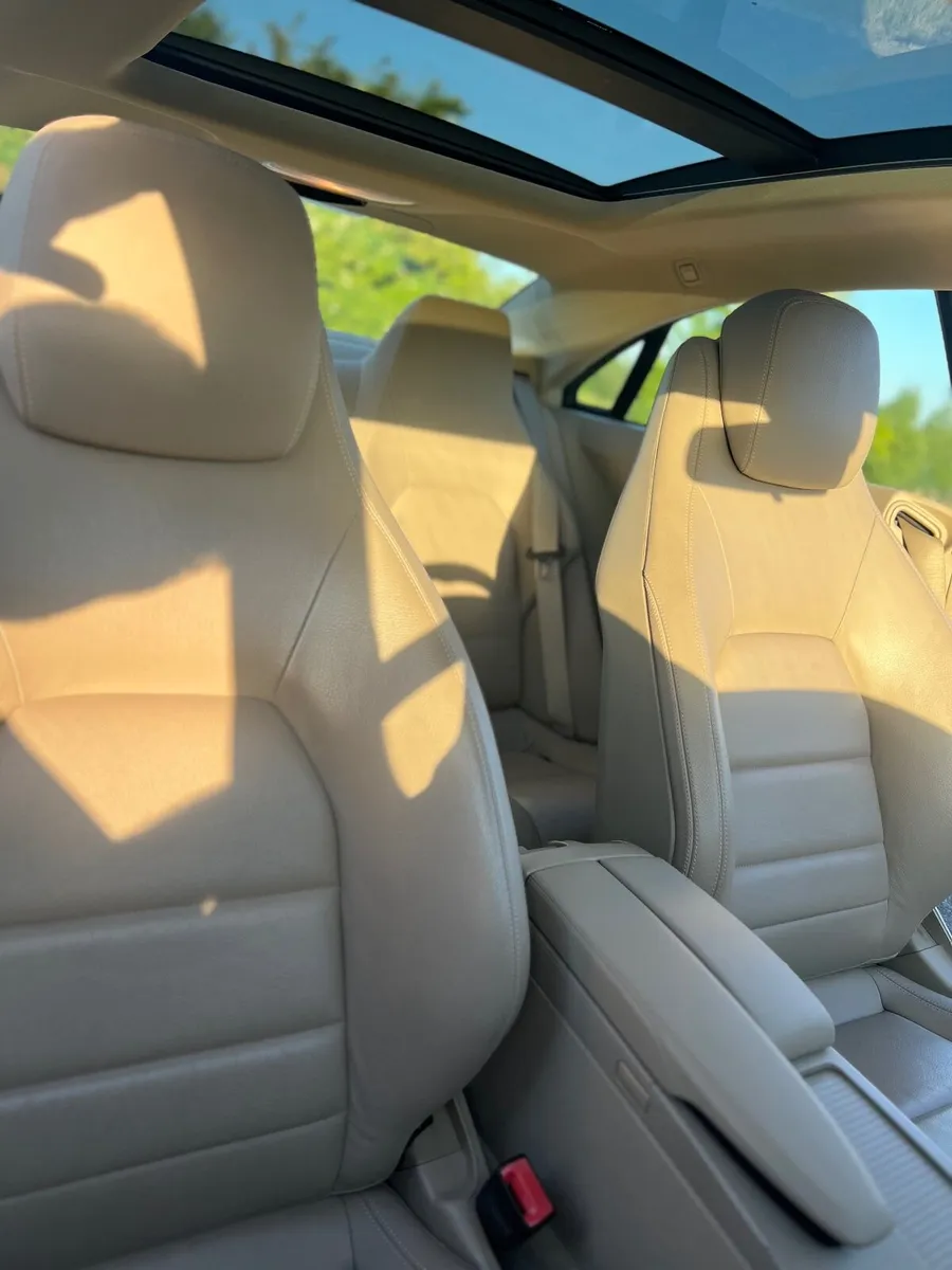 Mercedes-Benz E-Class 2010 - Image 2