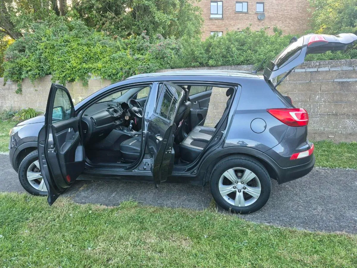 Car - Image 3