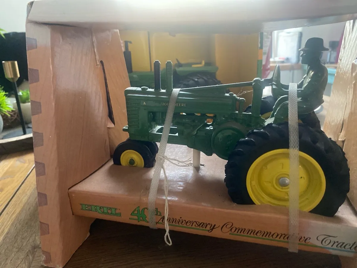 John Deere 40th anniversary commemorative tractor - Image 1