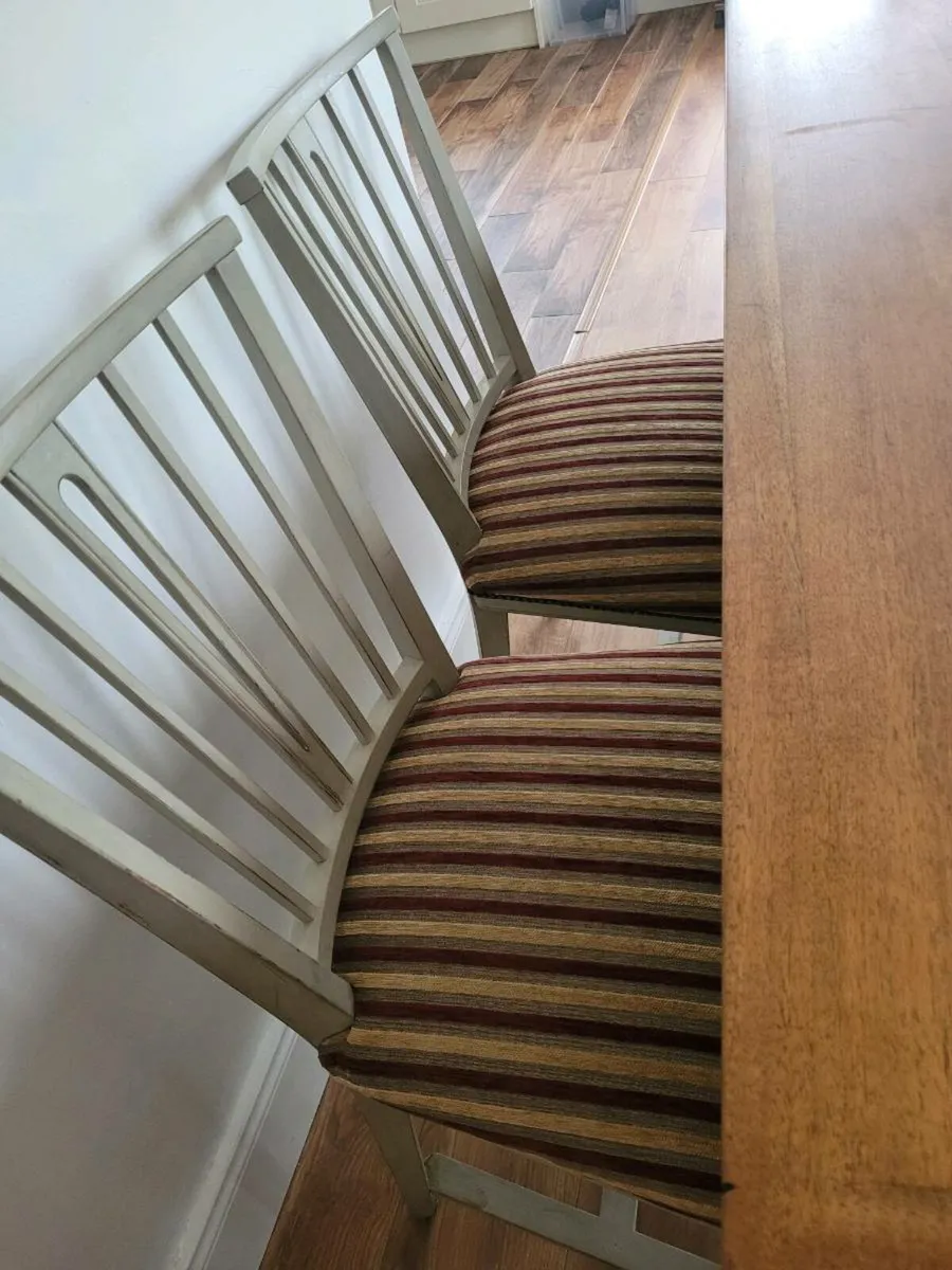 Dining Table &Chairs - Image 2