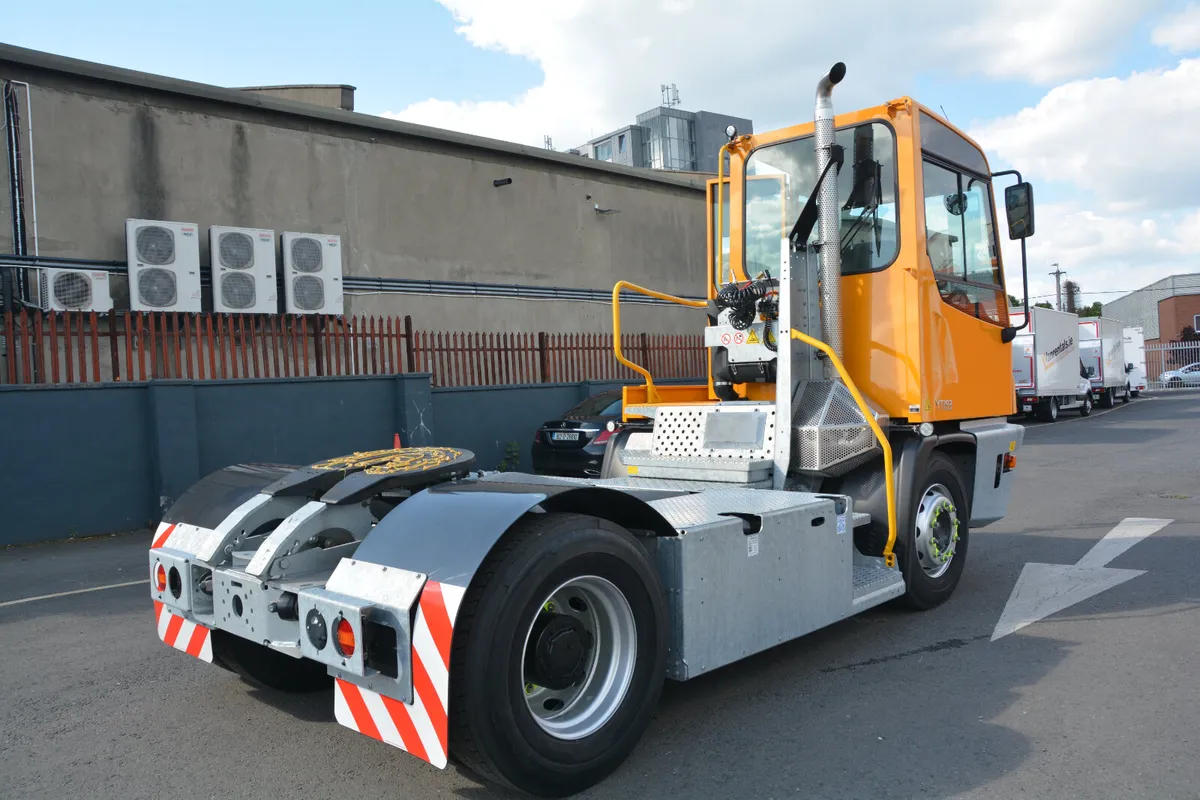 Terberg YT193 Yard Shunter - The Trailer Mover - Image 2