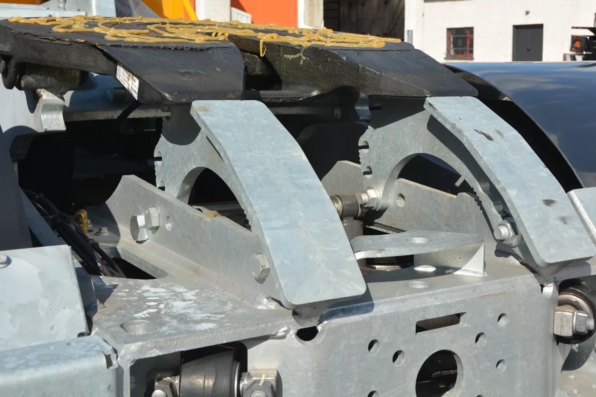 Terberg YT193 Yard Shunter - The Trailer Mover - Image 3