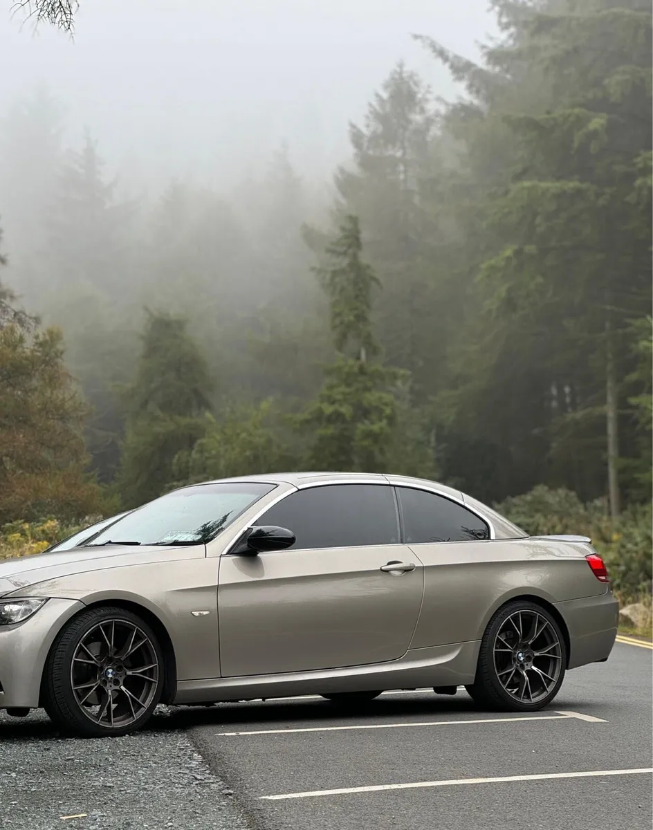 BMW E93 320i Convertible Automatic - Image 4