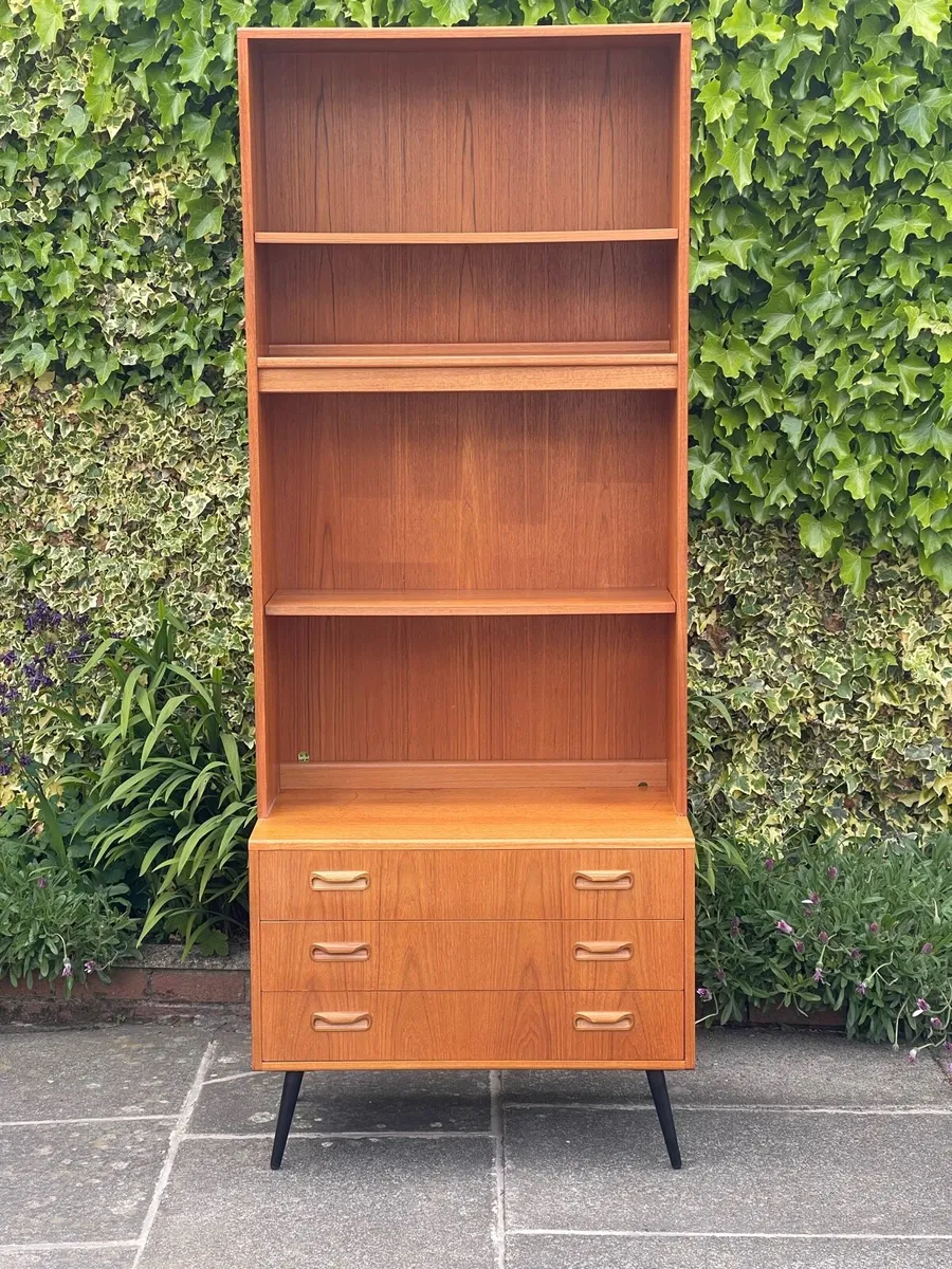 Mid century G Plan book & chest - Image 1