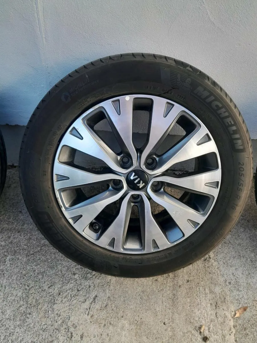 Genuine Kia ceed alloys - Image 2