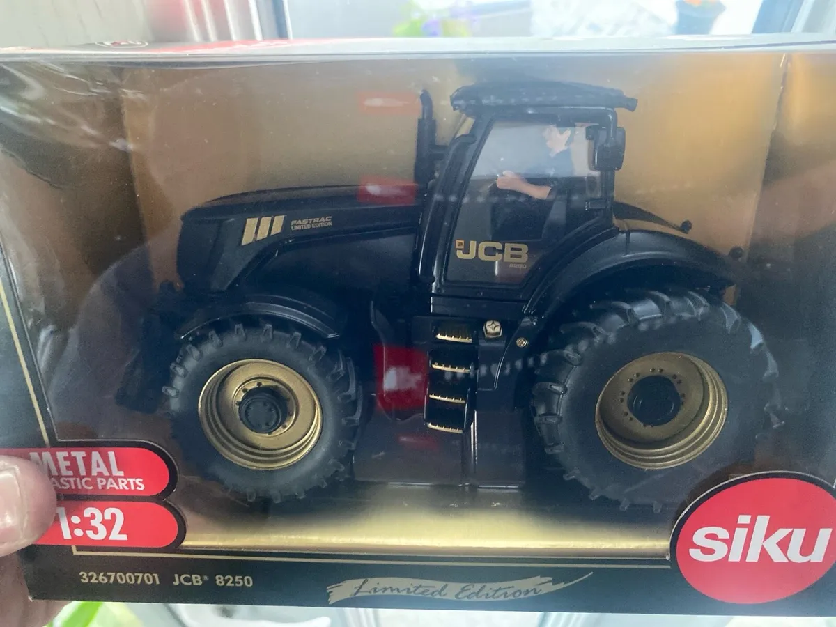 JCB 8250 ltd edition 1:32 - Image 1