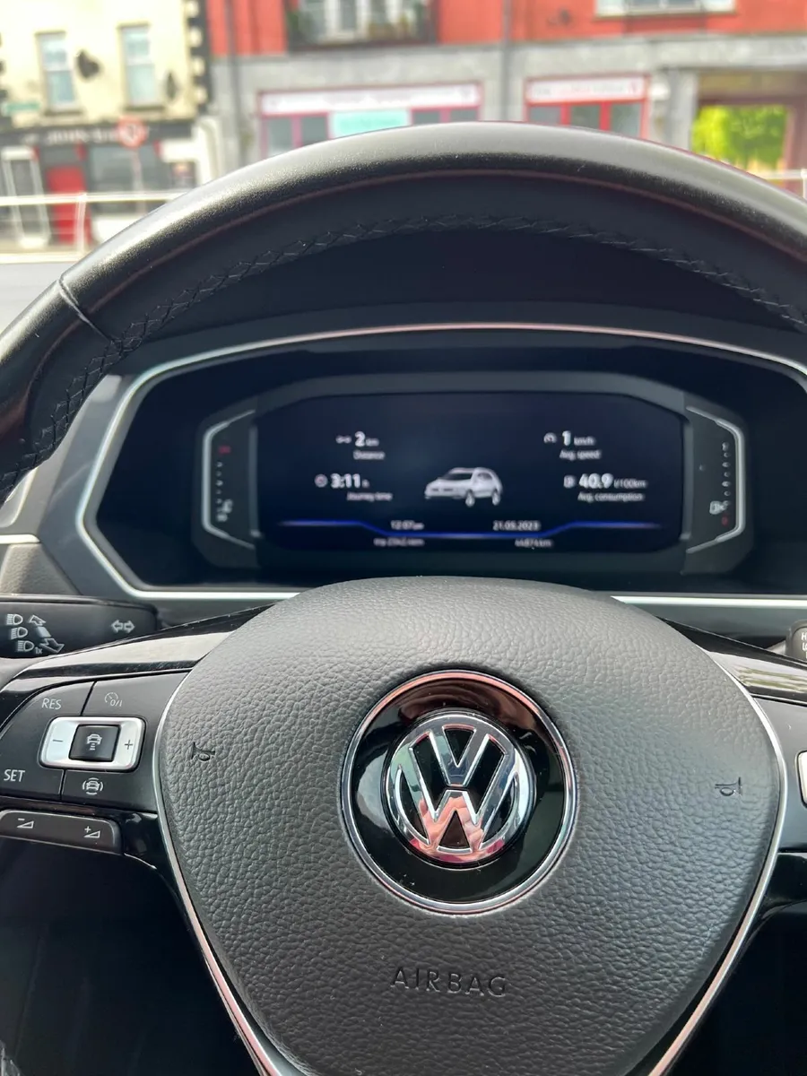 Volkswagen Tiguan 2019 - Image 2