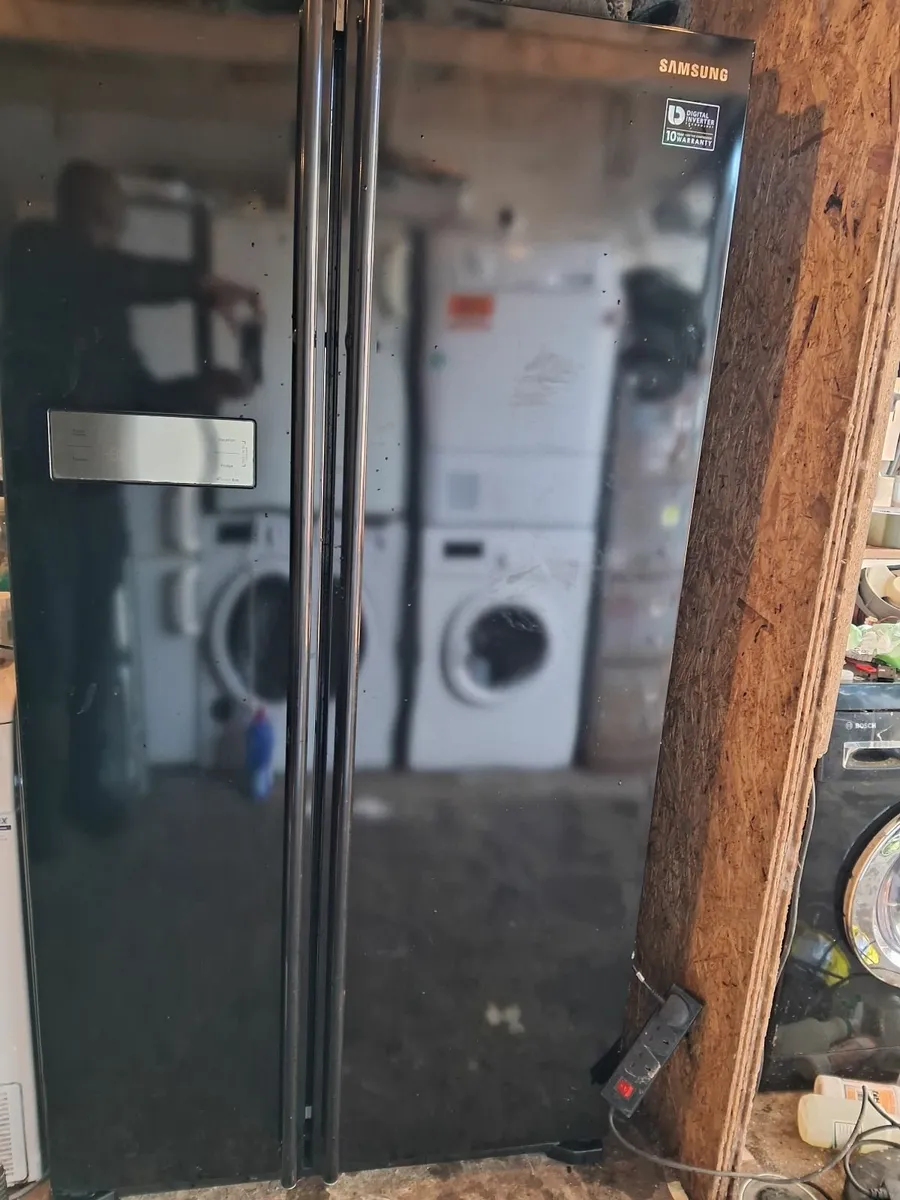 SAMSUNG AMERICAN FRIDGE AND FREEZER - Image 2