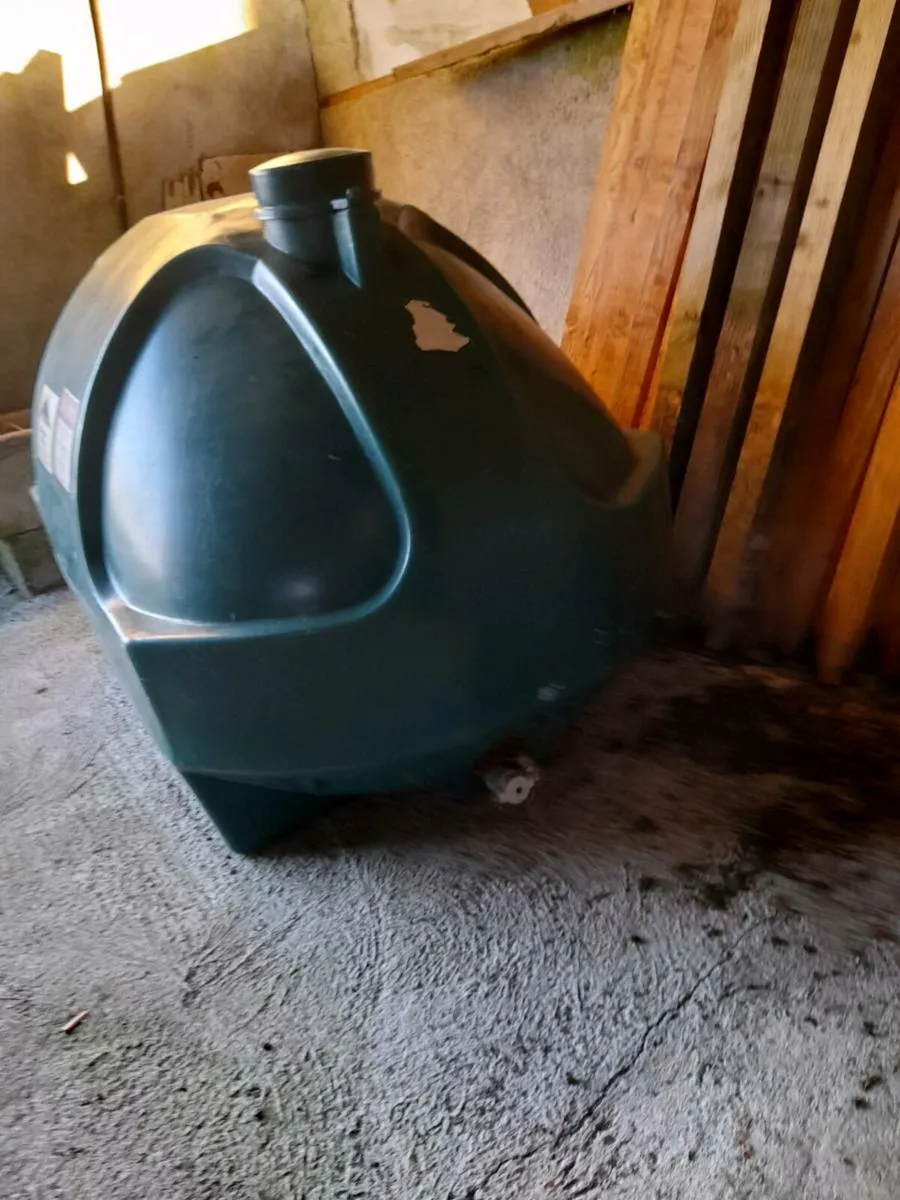 Oil tank - Image 1