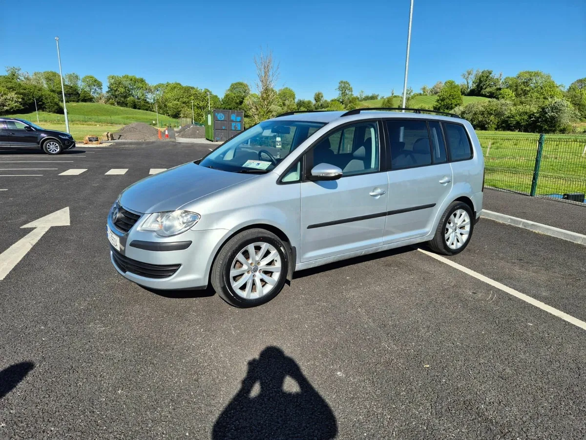 Volkswagen Touran 2010 - Image 3