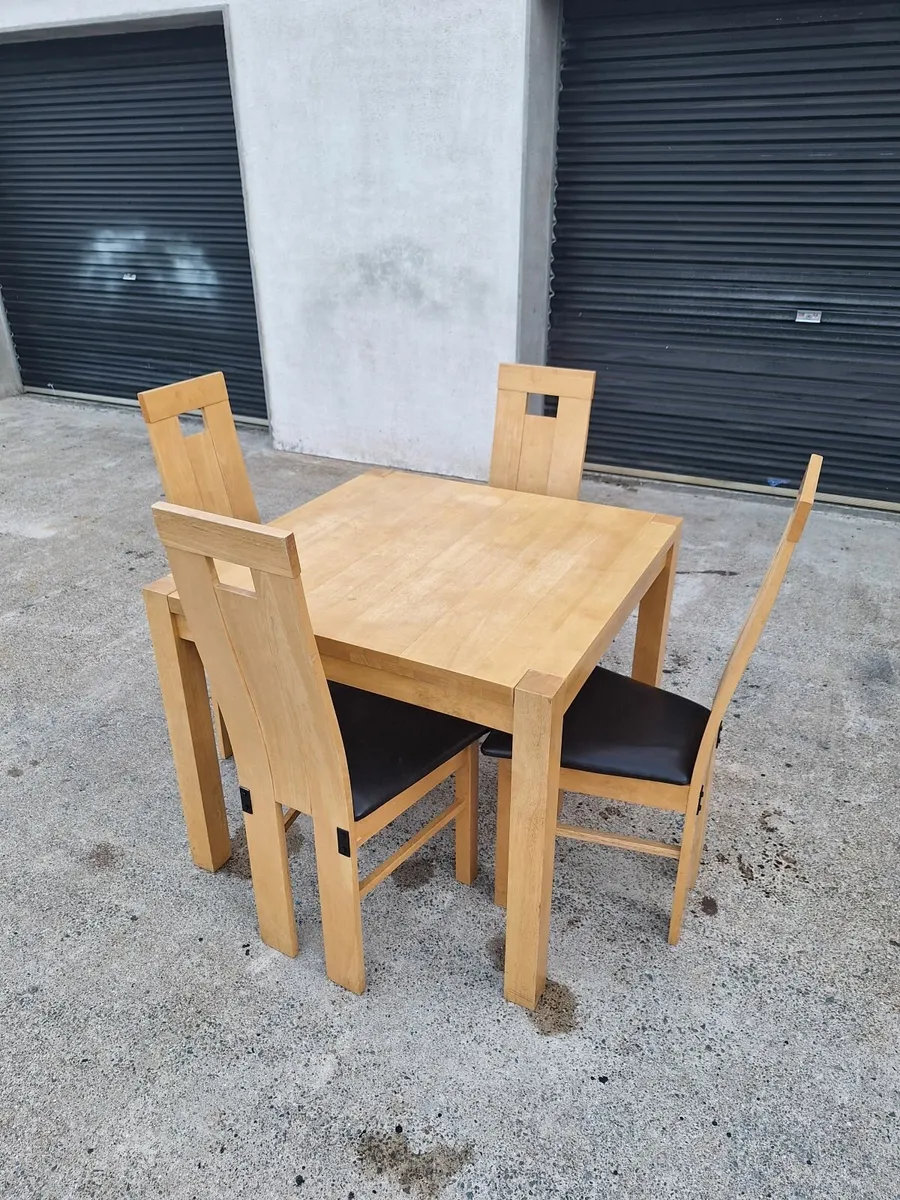Table and chairs - Image 2