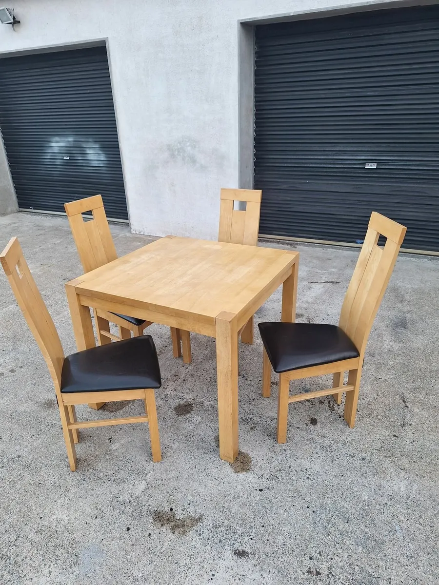 Table and chairs - Image 3