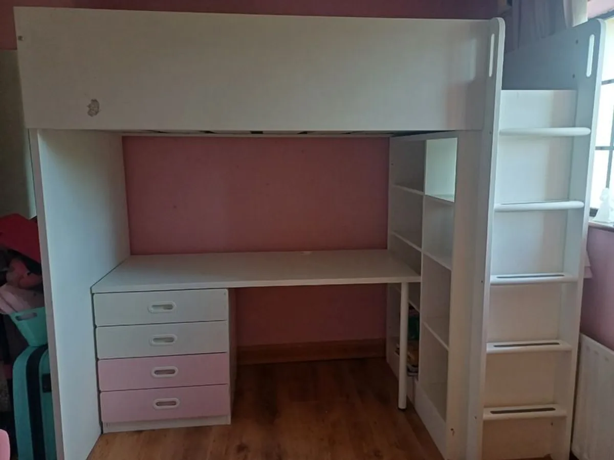 Kids loft desk with desk - Image 1