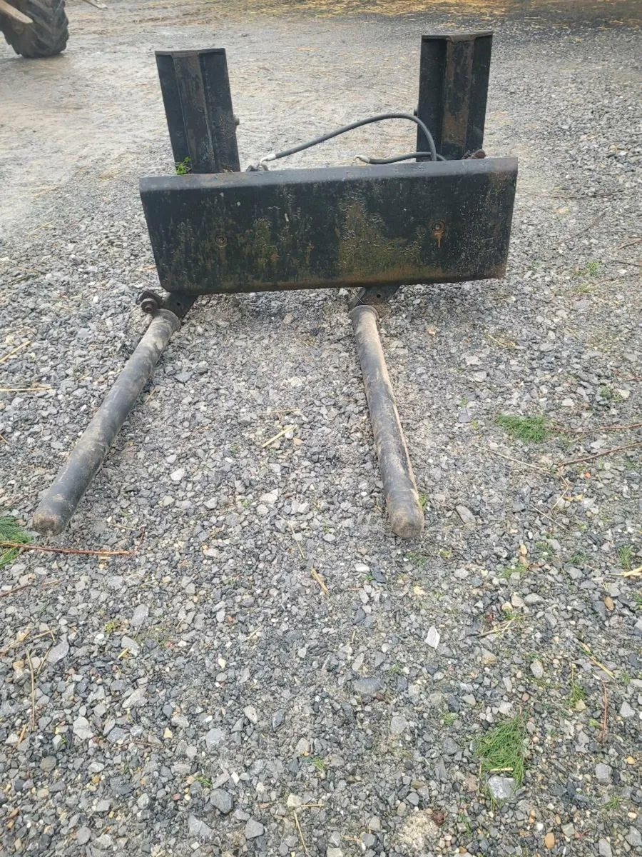 Bale grab and 8ft bucket - Image 2