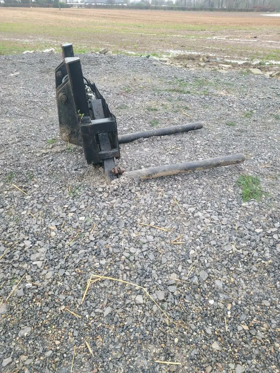 Bale grab and 8ft bucket - Image 3