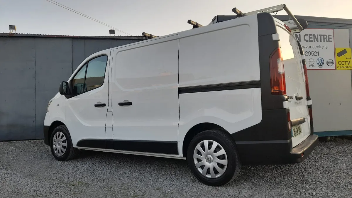 181 Renault Trafic 1.6 dci 120 business swb - Image 3