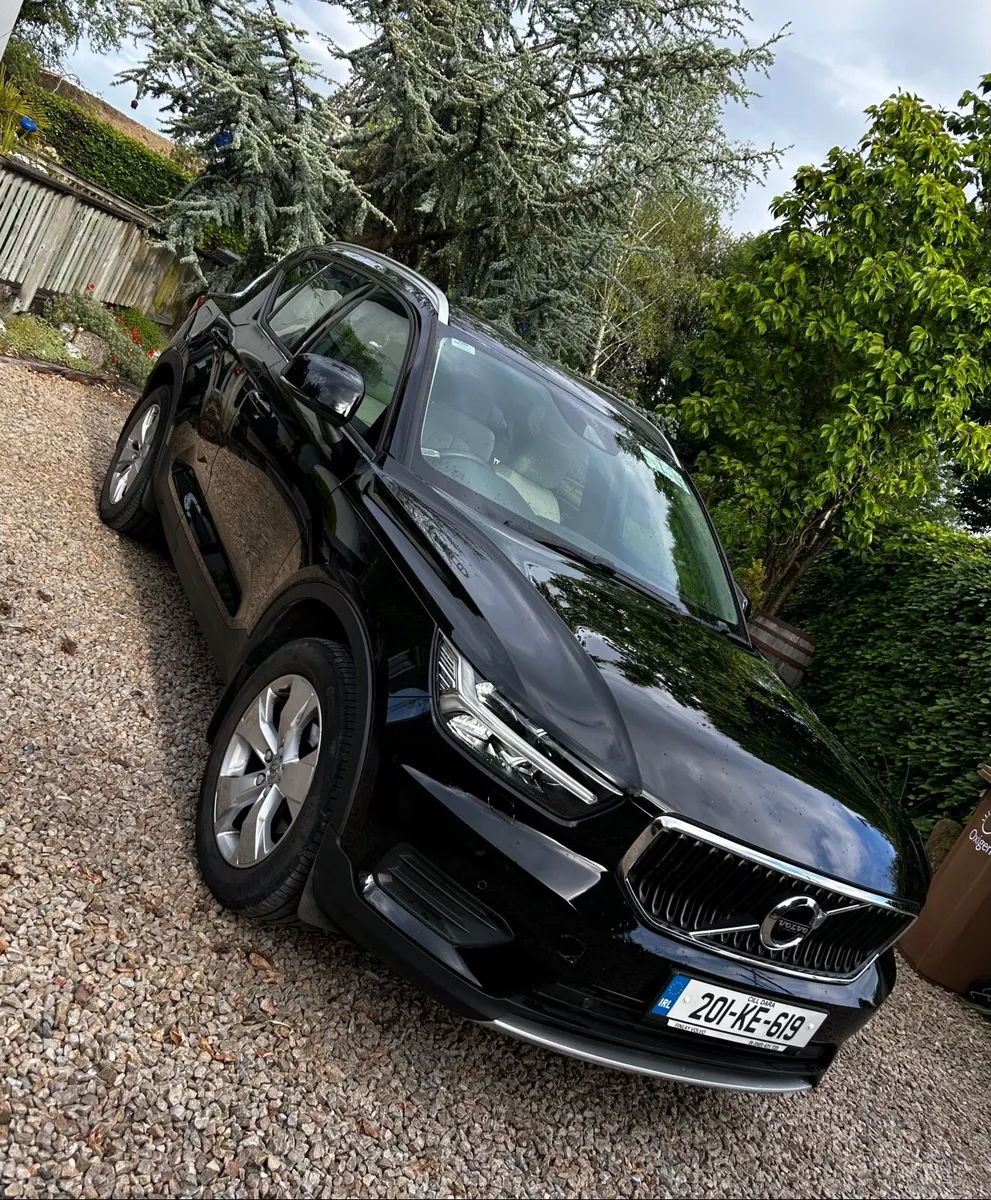Volvo XC40 D3 Momentum 5DR Auto - Image 1