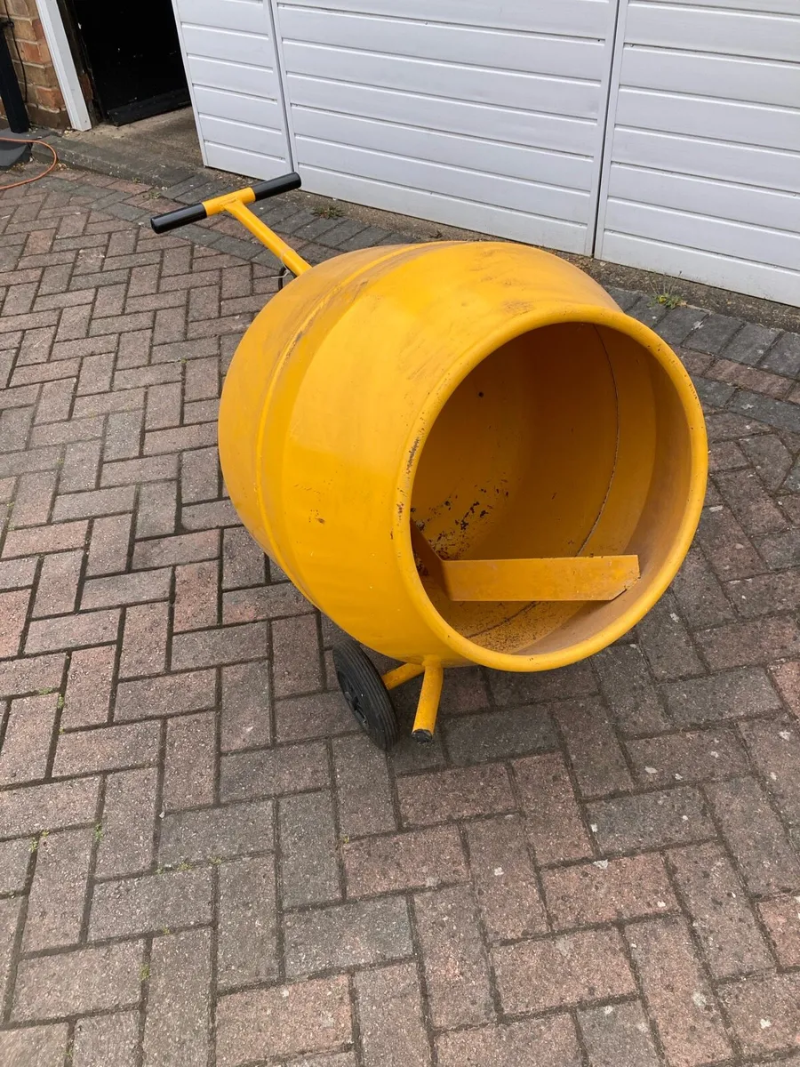 Cement mixer - Image 1