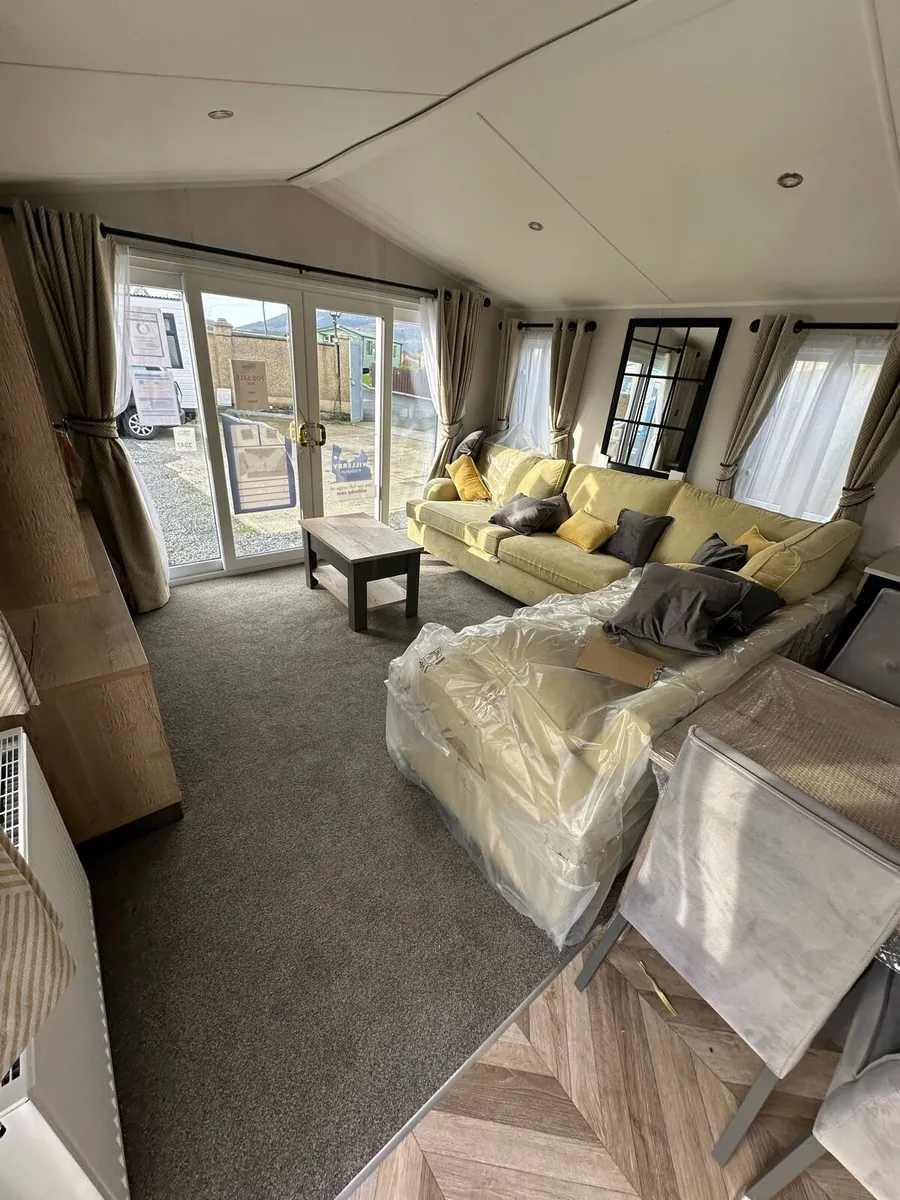 Willerby Gainsborough 40-13 3 bedrooms - Image 2