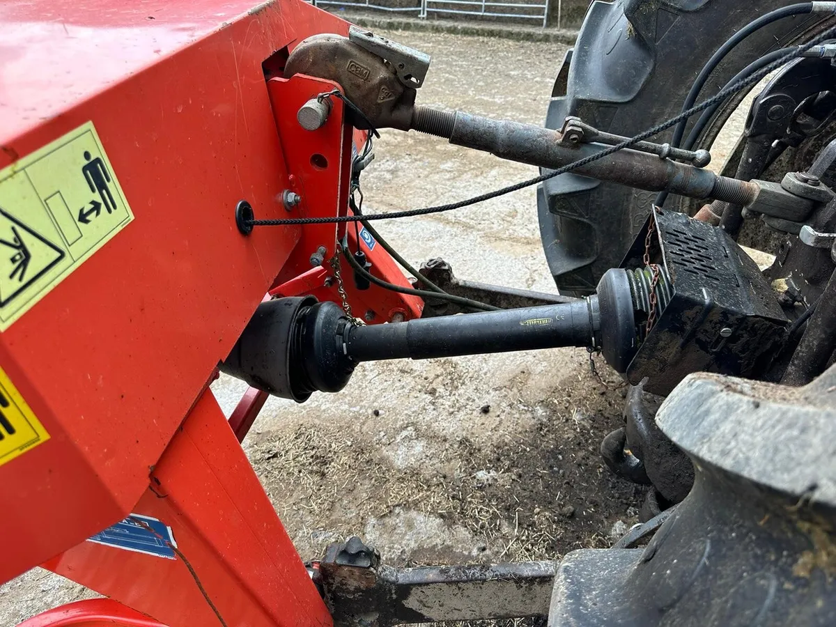 Kuhn 243 eight foot conditioner mower - Image 4
