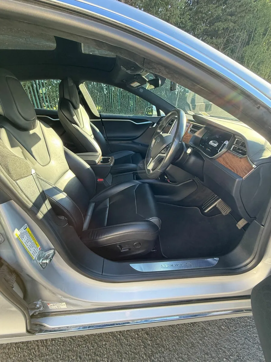 Tesla Model S 2018 - Image 2