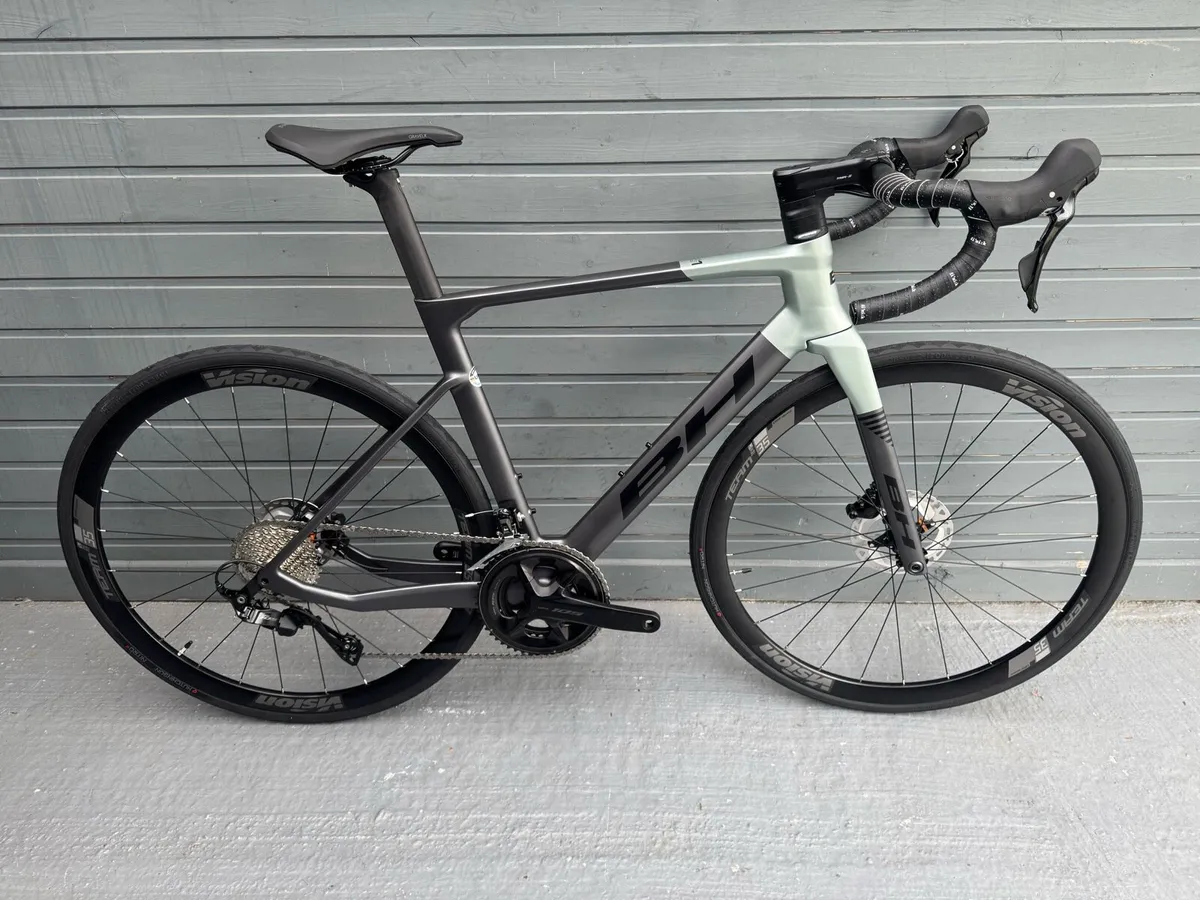 Free Delivery - BH RS1 3.5 Aero Carbon Road Bike - Image 1
