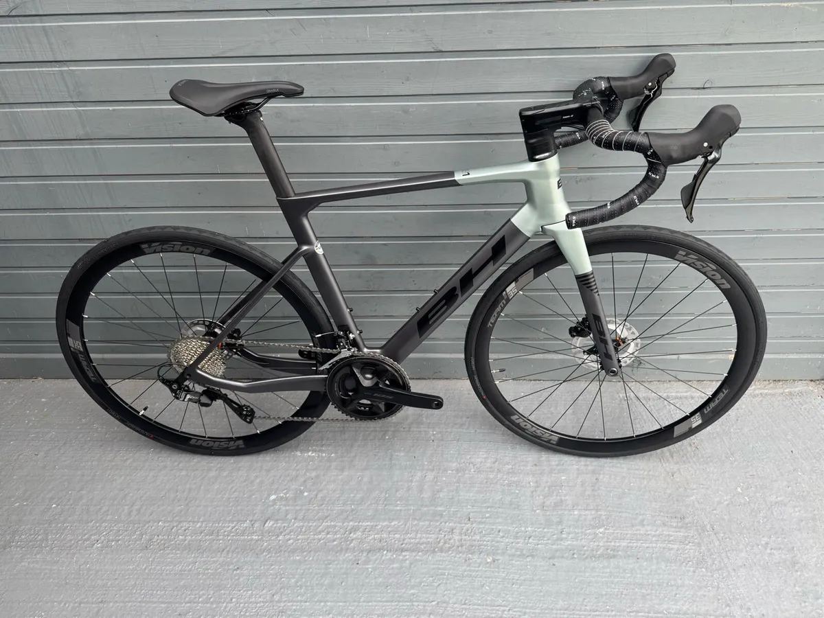 Free Delivery - BH RS1 3.5 Aero Carbon Road Bike - Image 2