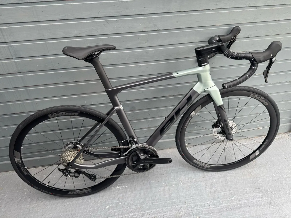 Free Delivery - BH RS1 3.5 Aero Carbon Road Bike - Image 3