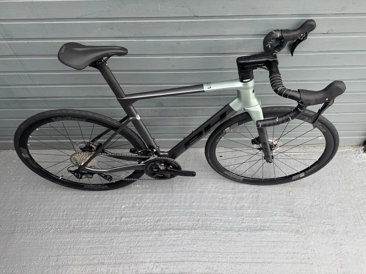 Free Delivery - BH RS1 3.5 Aero Carbon Road Bike - Image 4